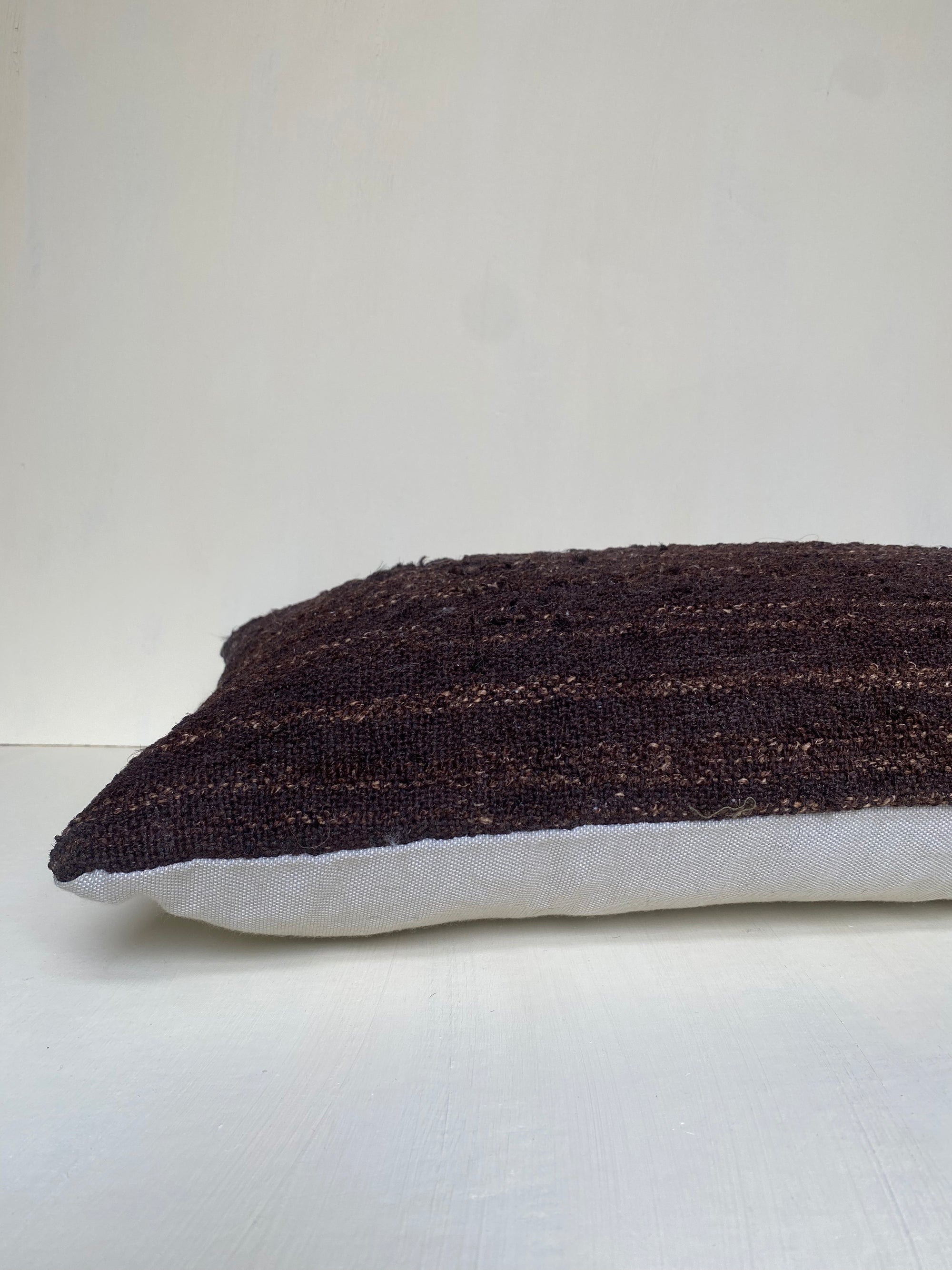 Handwoven vintage brown Turkish kilim cushion cover with rich earthy tones, made from Turkish wool – ideal for rustic living rooms and layered sofa styling.